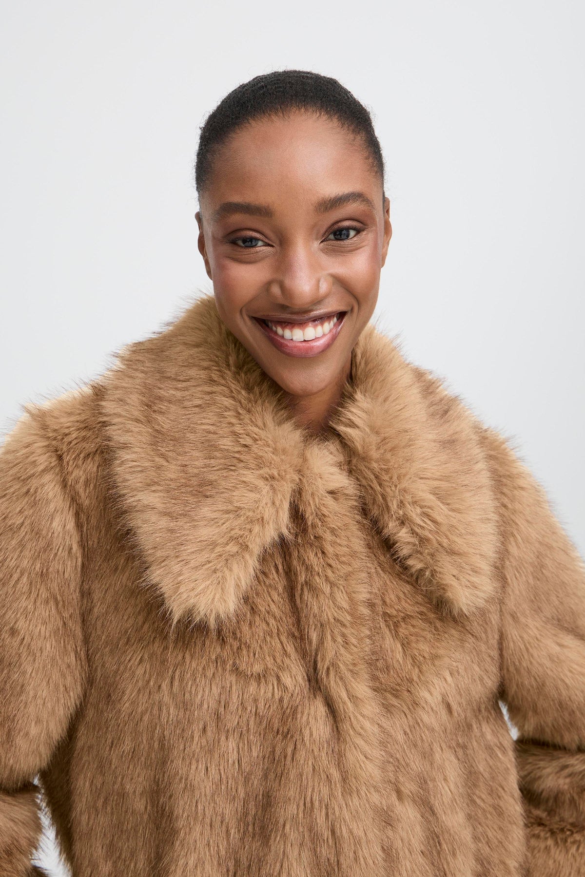 VELLORA KNITWEAR Akaja Faux Fur Coat