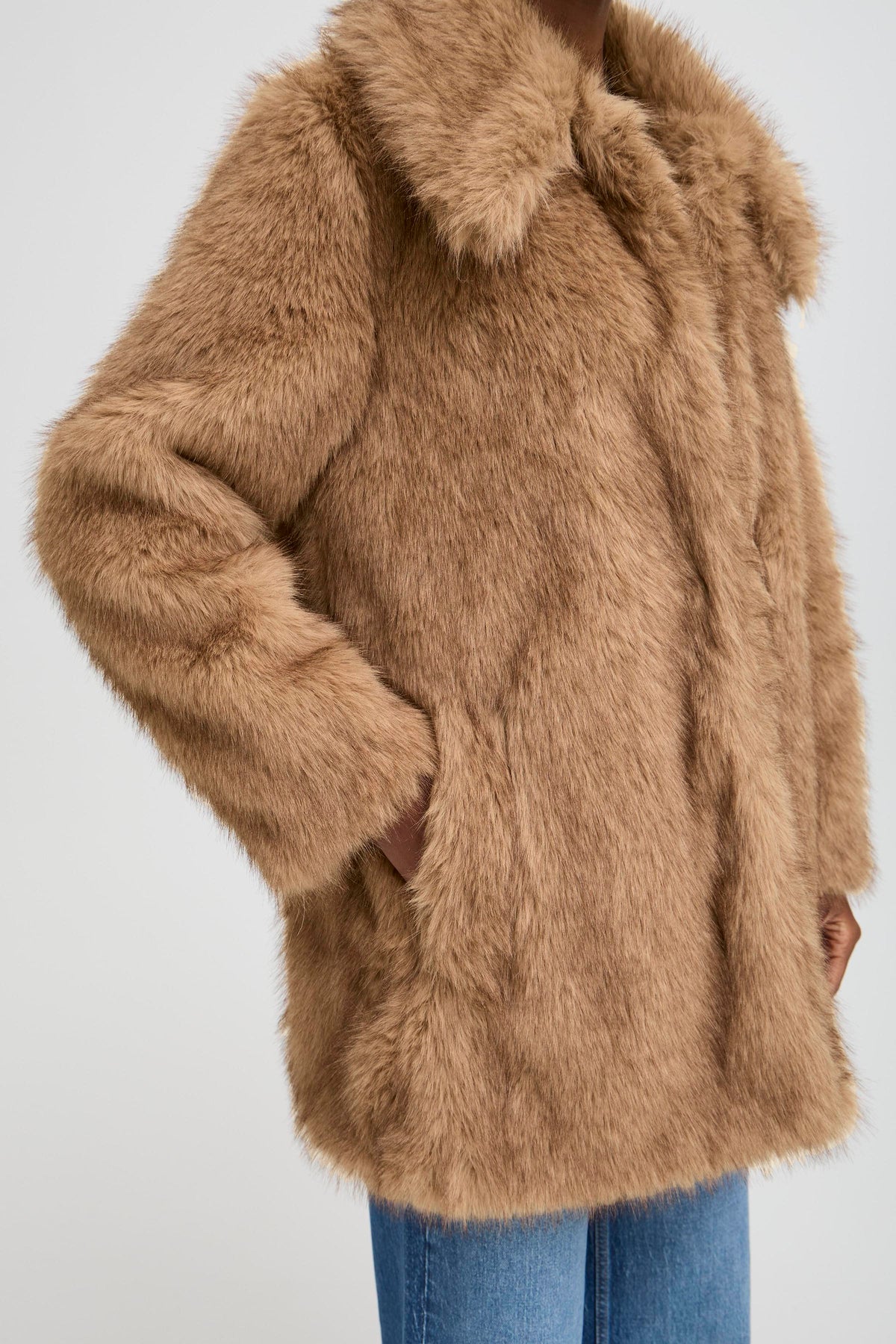 VELLORA KNITWEAR Akaja Faux Fur Coat