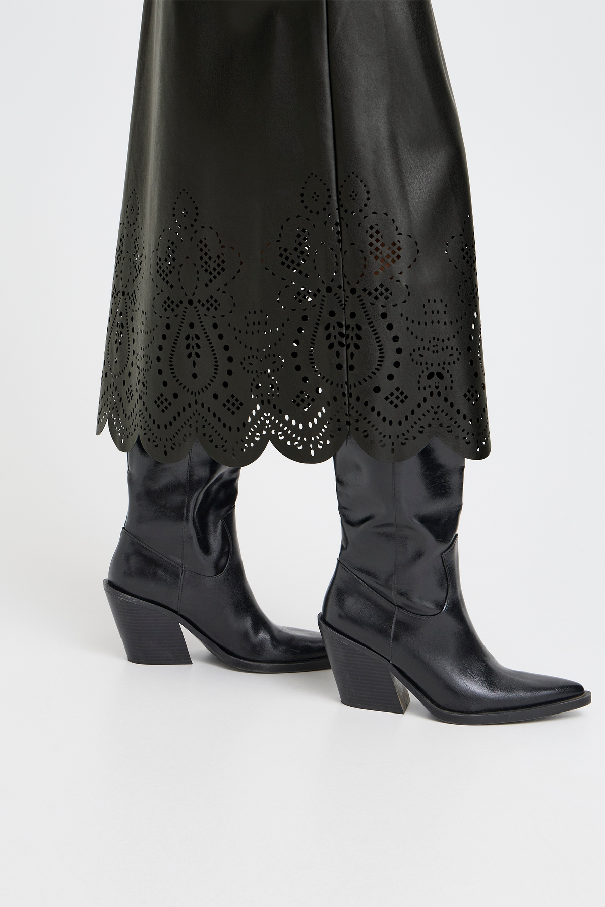 VELLORA KNITWEAR Densio Faux Leather Lasercut Skirt