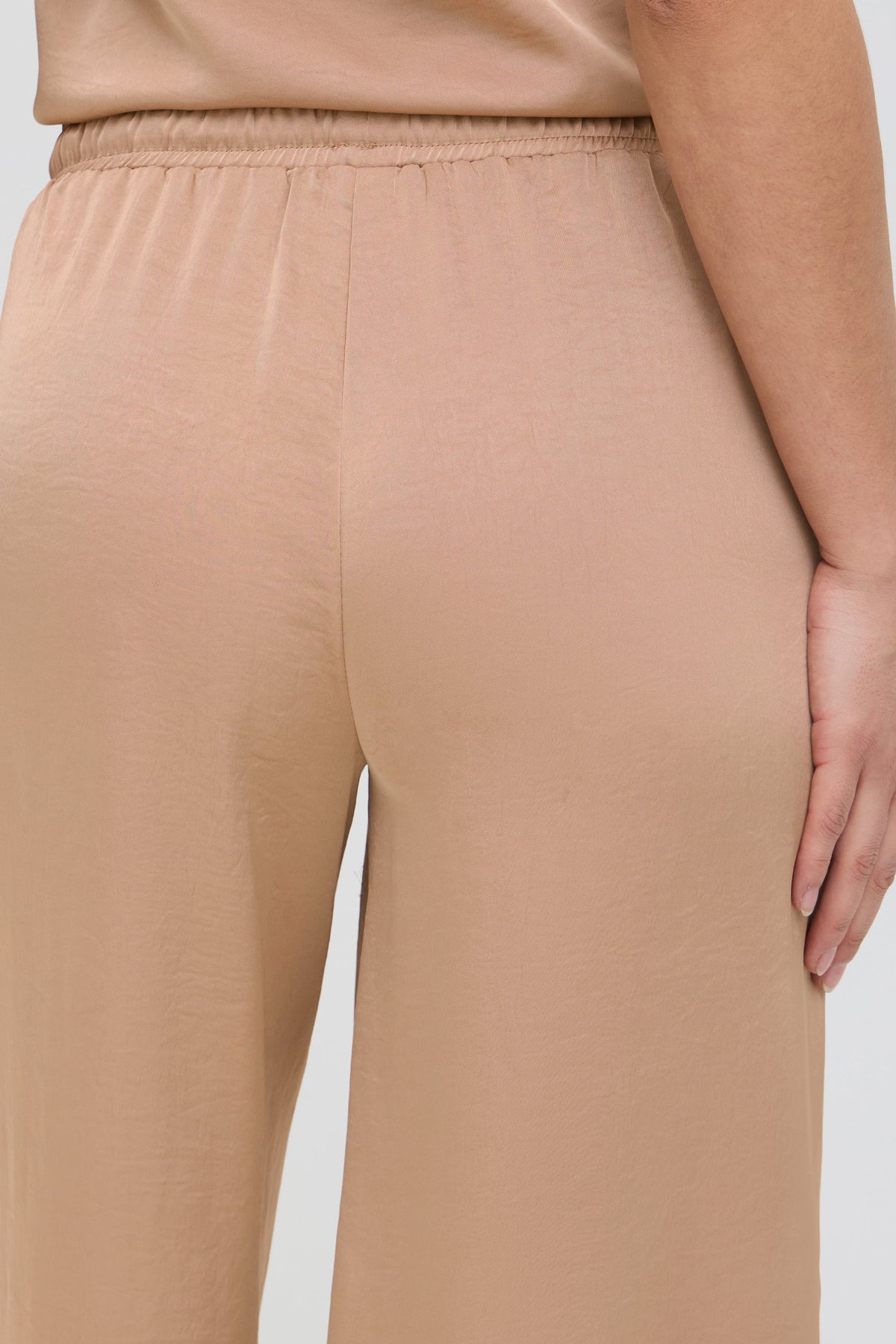 VELLORA KNITWEAR Dacanna Satin Drawstring Trousers