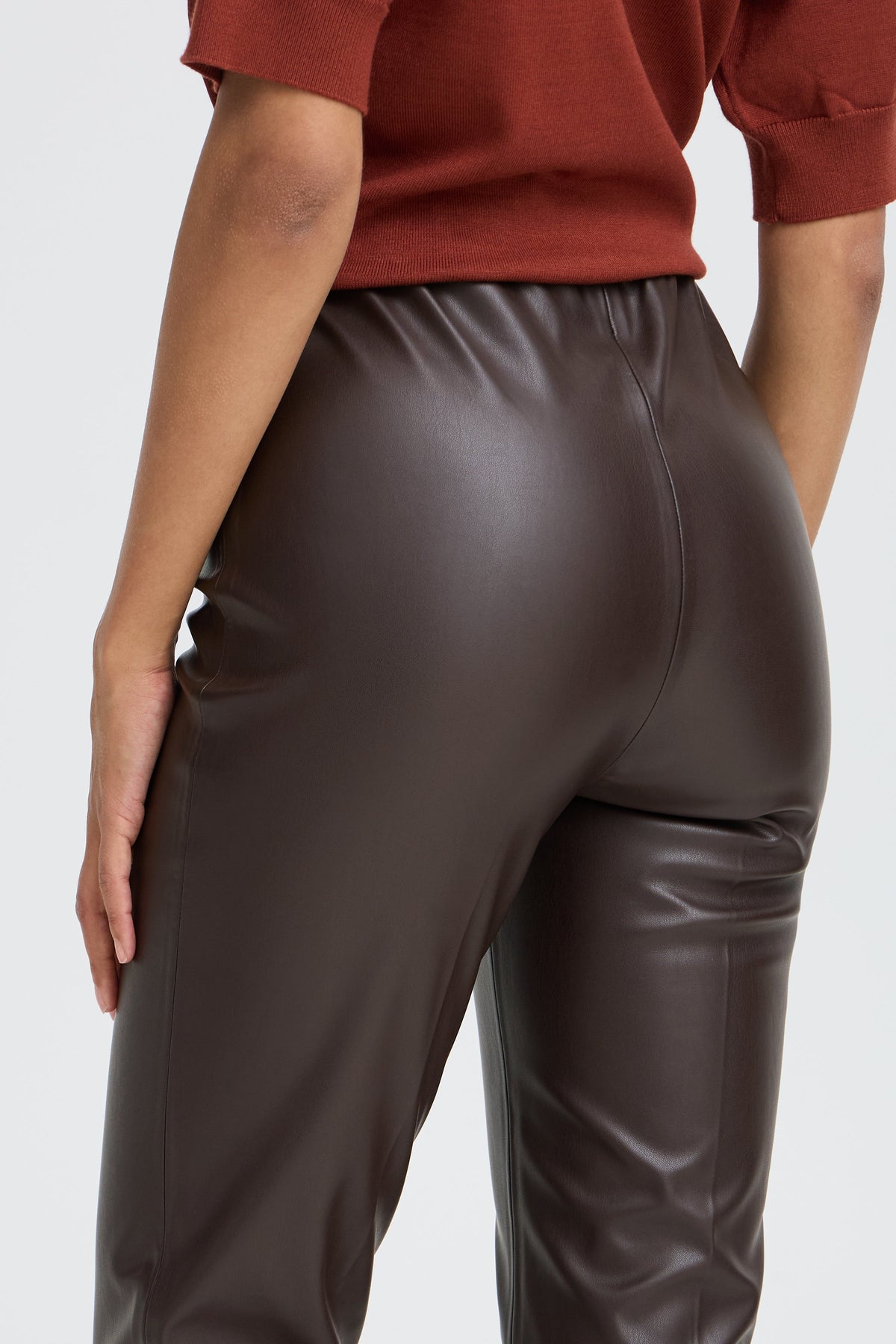 VELLORA KNITWEAR Daja Flare Faux Leather Pants – Brown